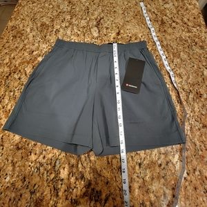 Lululemon Men’s Bowline Shorts, size Medium in olive green